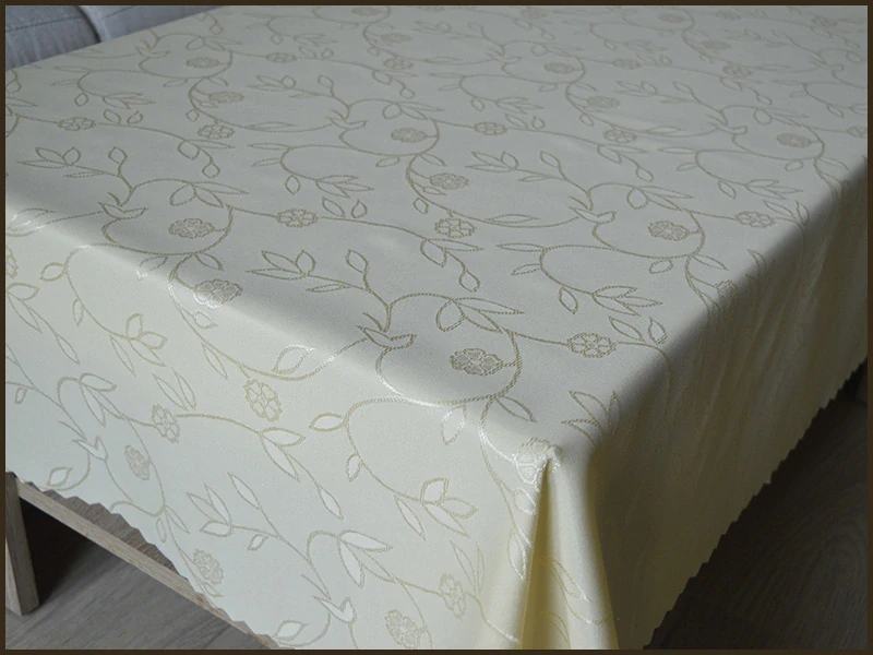 Ubrus vzor 107 – 120x160cm – světle žlutý